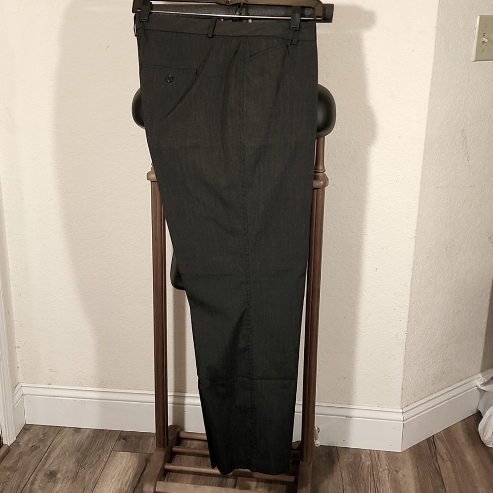 Worthington Womens Sz 16W Modern Fit Black Gray Pinstripe Career Pants